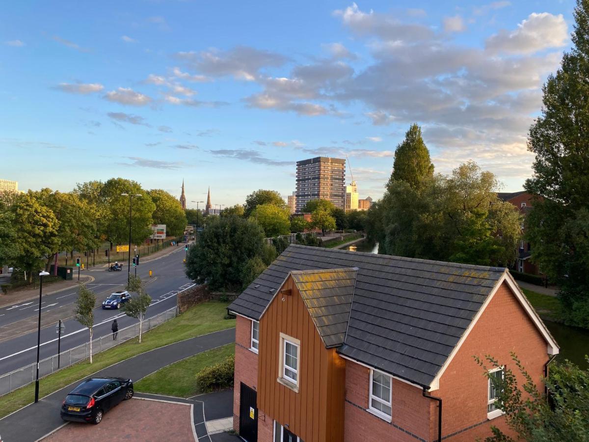 Cathedral View Apartment Coventry Bagian luar foto